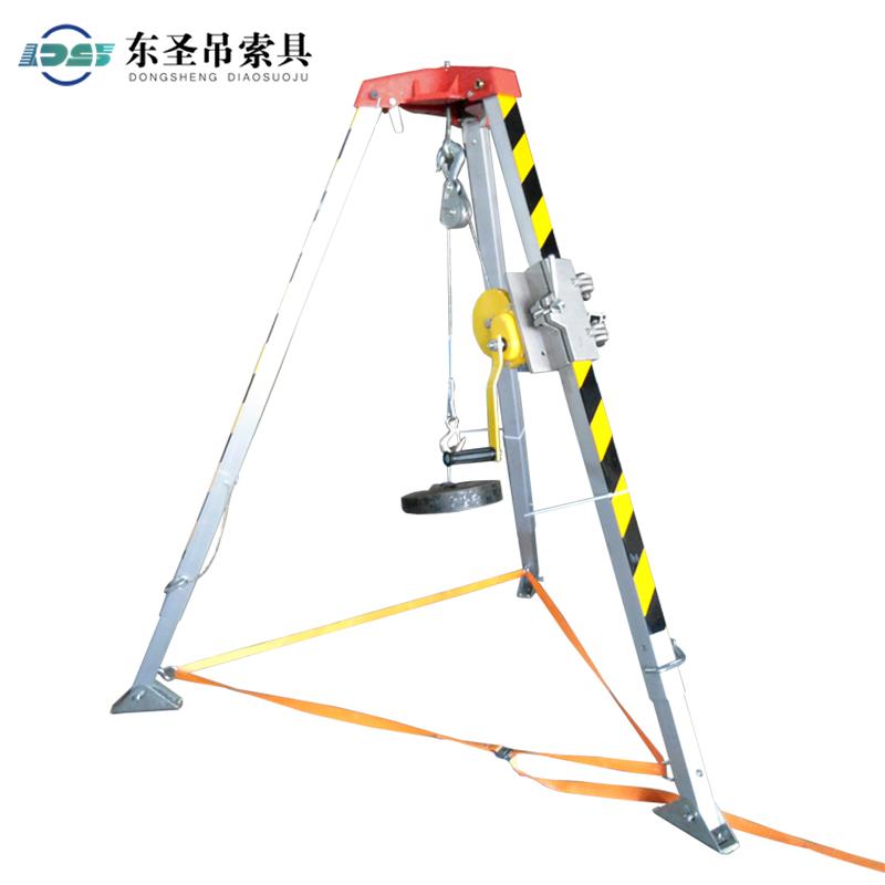 下水道的清理工作可以使用救援三腳架來完成